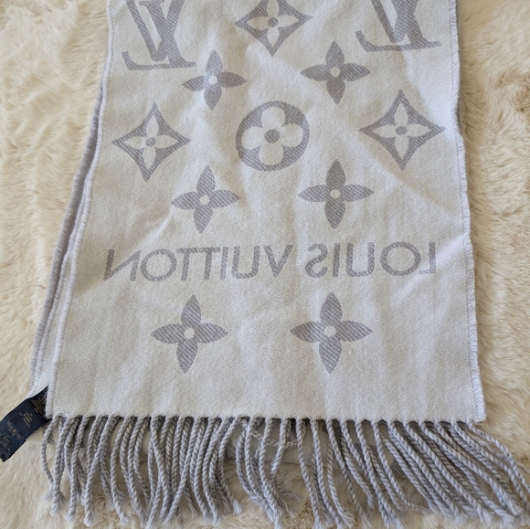 Louis Vuitton Scarf - Picture 4 of 6